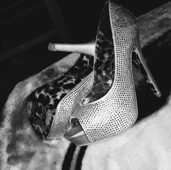 Besty Johnson stilettoslike - Picture 3 of 3